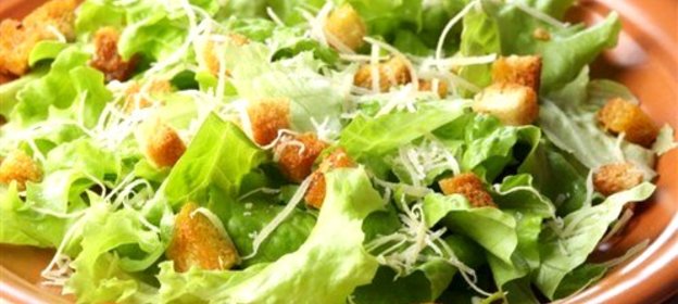 Салат «Цезарь» с сыром