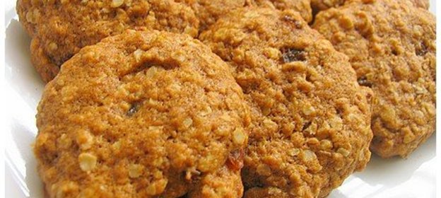 МЯГКОЕ ПЕЧЕНЬЕ С ОВСЯНЫМИ ХЛОПЬЯМИ И ИЗЮМОМ