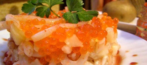 Морской салат с креветками и красной икрой