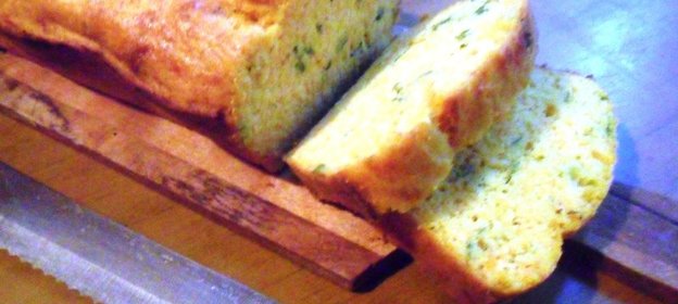 Тыквенный хлеб с зелёным луком и сыром