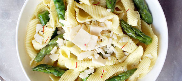 Паста фарфалле со спаржей