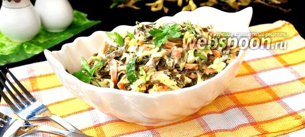 Салат с морской капустой, колбасой и сыром