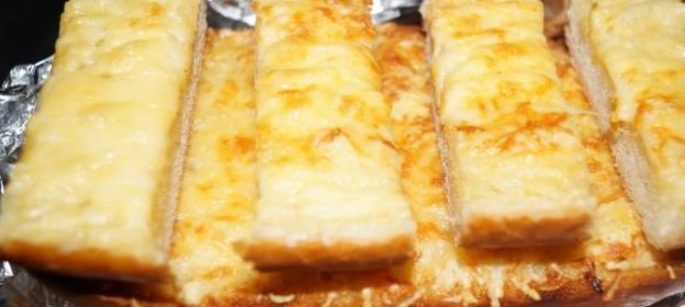 Чесночный хлеб с сыром