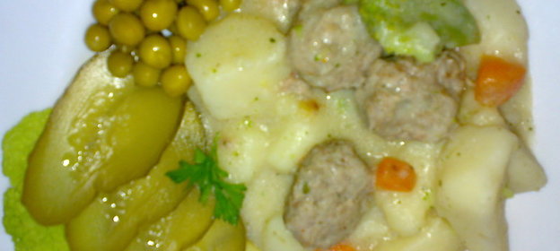 Картофель с тефтельками в сливках