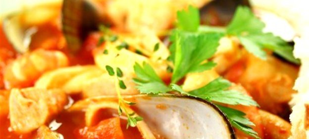 Средиземноморский рыбный суп с карри и шафраном