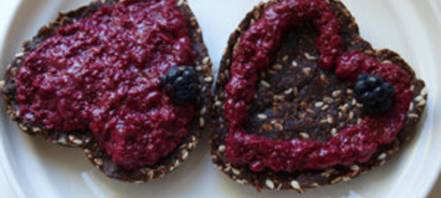 Шоколадное печенье с ежевикой