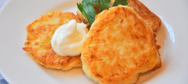 Кабачковые оладьи на сметане