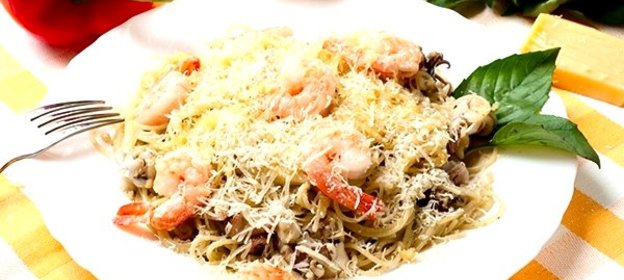 Спагетти с морским коктейлем