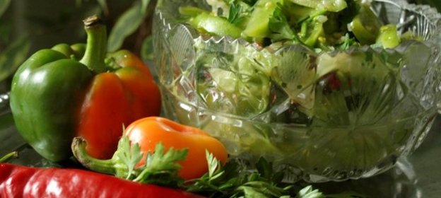 Острый салат-закуска из зелёных помидор