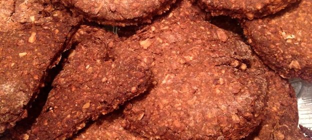 Пряное злаковое печенье с финиками без сахара