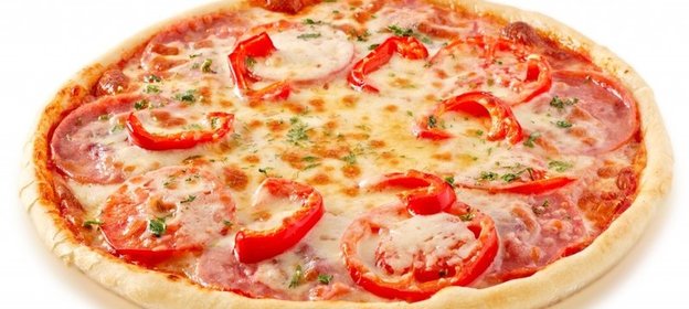 Пицца с перцем и колбасой