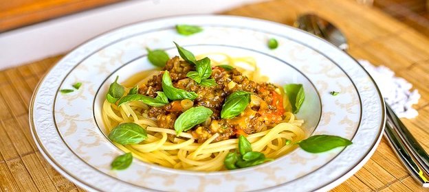 Спагетти болоньезе с соевым фаршем