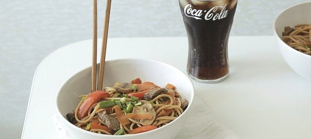 Гречневая лапша с говядиной и овощами