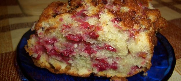 Творожный кекс с брусникой