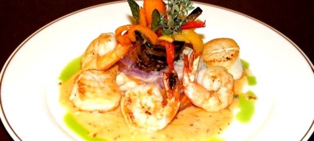 Креветки и морские гребешки в медовом маринаде