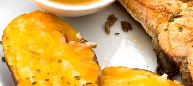 Горячие бутерброды из ржаного хлеба с брокколи и чеддером