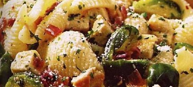 Макароны-«ракушки» с курицей и брюссельской капустой.