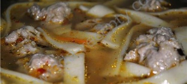 Лапша с фрикадельками