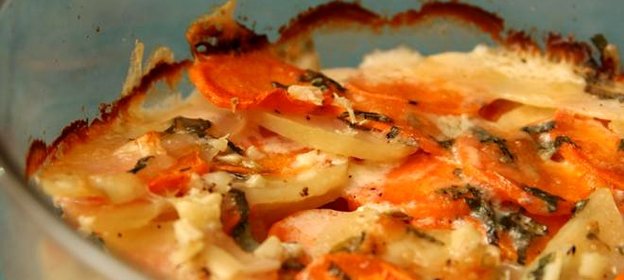 Картофельная запеканка с сырным соусом