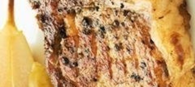 Свиные стейки с грушами