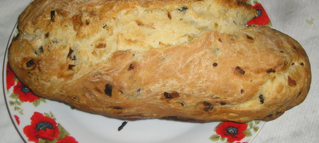 Итальянский хлеб с маслинами и луком
