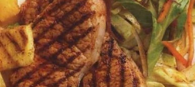 Грудинка свиная, фаршированная капустой и яблоками