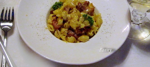 Паста с грудинкой и перепелиными яйцами. Тест-драйв с Окраиной