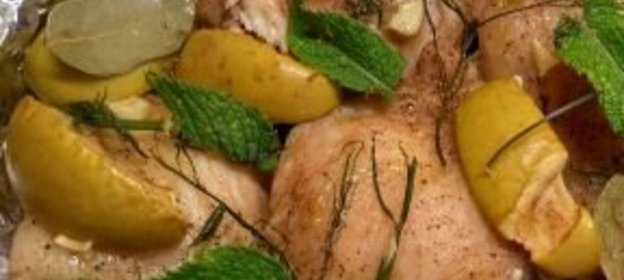 Курица, запеченная с яблоками