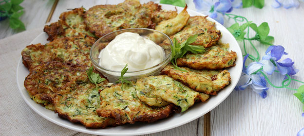 Кабачковые оладьи с плавленным сыром