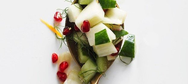 Салат с огурцом, фенхелем и грушей