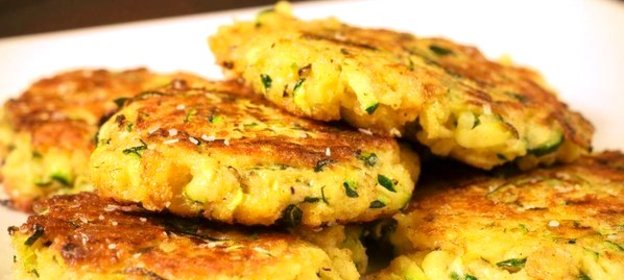 Легкие оладьи из кабачков с кинзой