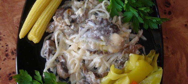 Рисовая лапша в сливочно-грибном соусе