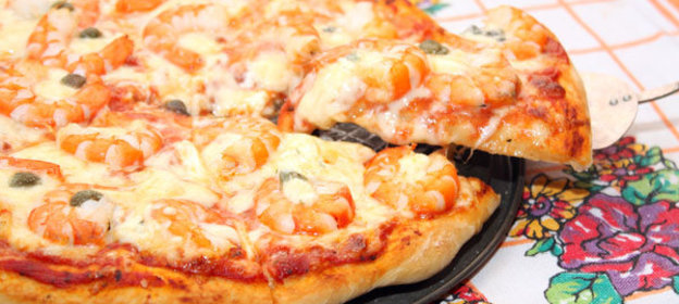 Пицца с креветками