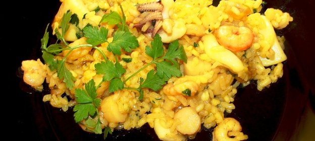 рис с морскими гребешками и каракатицей