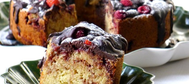 Шоколадно-ягодный кекс к чаю