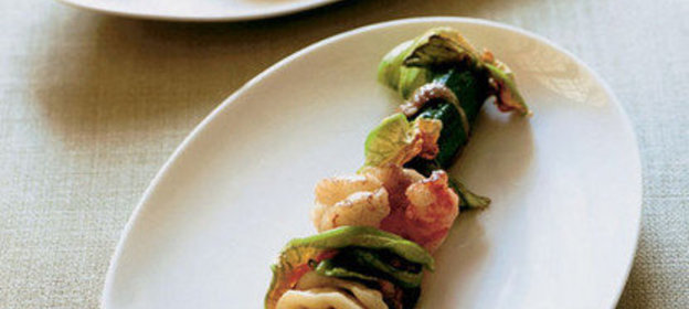 Клецки с креветками на шампуре