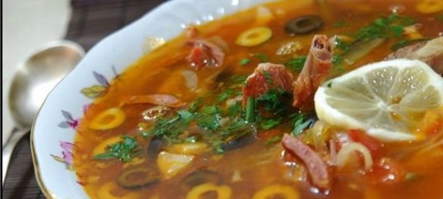 Суп рисовый с помидорами и морским гребешком