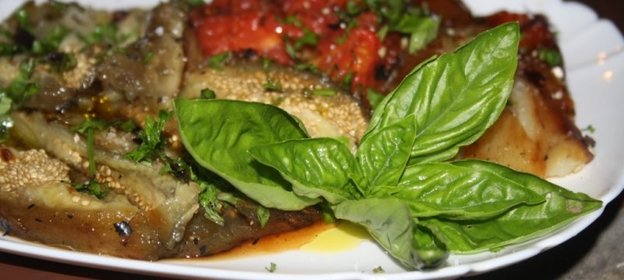 Овощное ассорти на мангале с медом, оливковым маслом, базиликом и морской солью