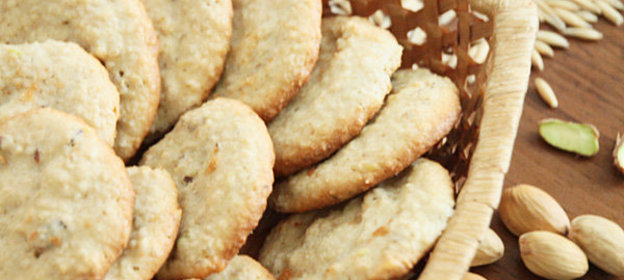 Творожно-овсяное печенье с фисташками