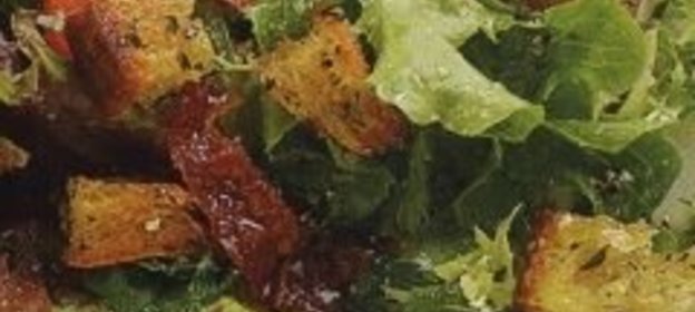 Салат с помидорами и ветчиной