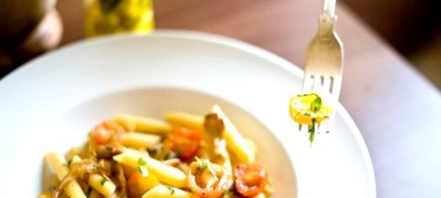 Паста с грибами и помидорами