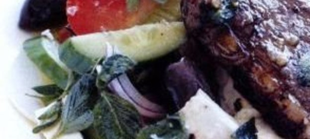 Горячий салат с сыром