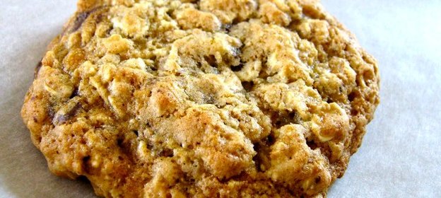 Овсяное печенье с фруктами и орехами