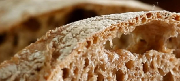 Итальянский хлеб чиабатта со свежим розмарином