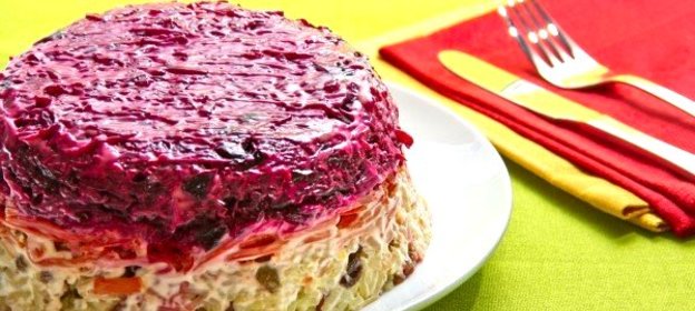 Овощной салат с черносливом