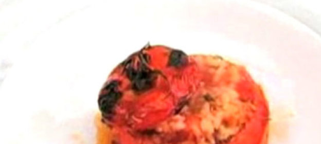 Помидоры, фаршированные мясом морского гребешка, под майонезом.