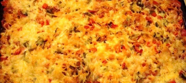 Домашняя пицца с колбасой