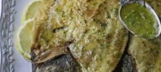 Обжаренные кусочки филе морского языка в томатном кисло-сладком соусе