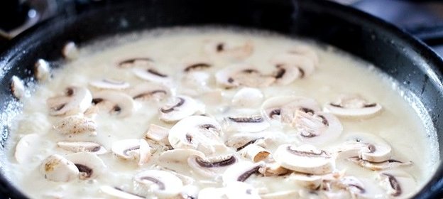 Жареные грибы со сливками