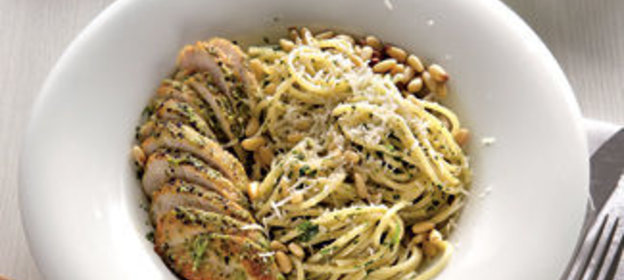 Куриная грудка в песто со спагетти